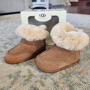 NWOT UGG Australia Heritage Infant Shoes Chestnut Baby Booties Size S never worn